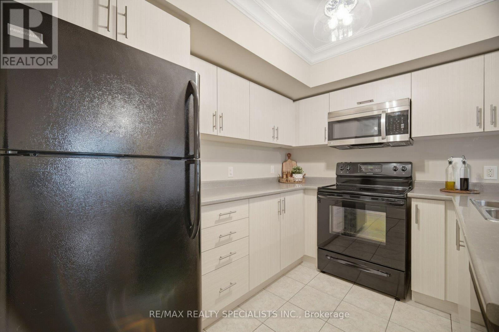 66 - 2441 Greenwich Drive Property Photo 16