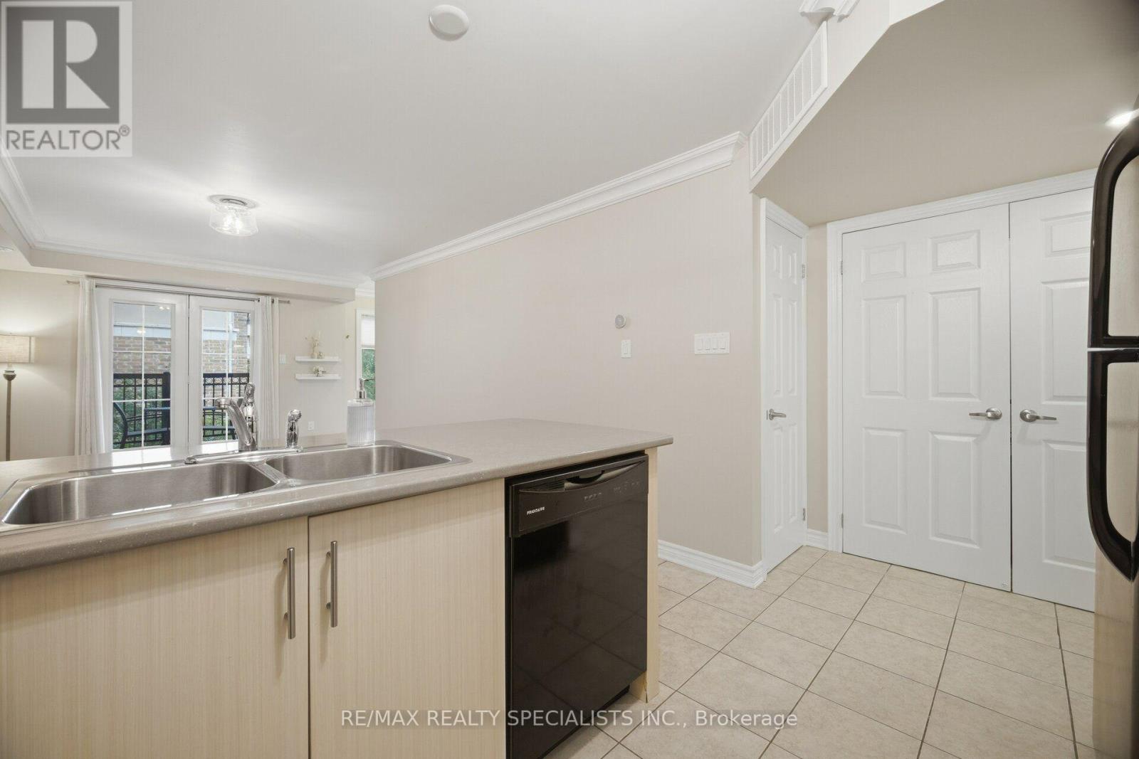 66 - 2441 Greenwich Drive Property Photo 17