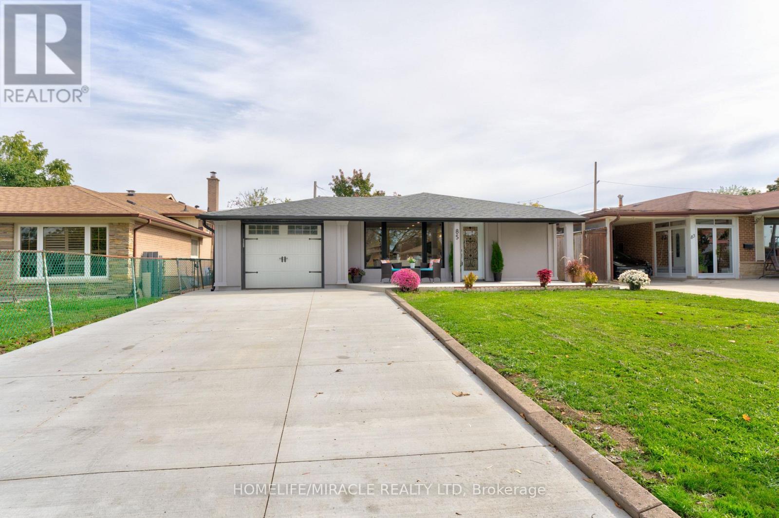 85 Silverstone Drive Property Photo 1