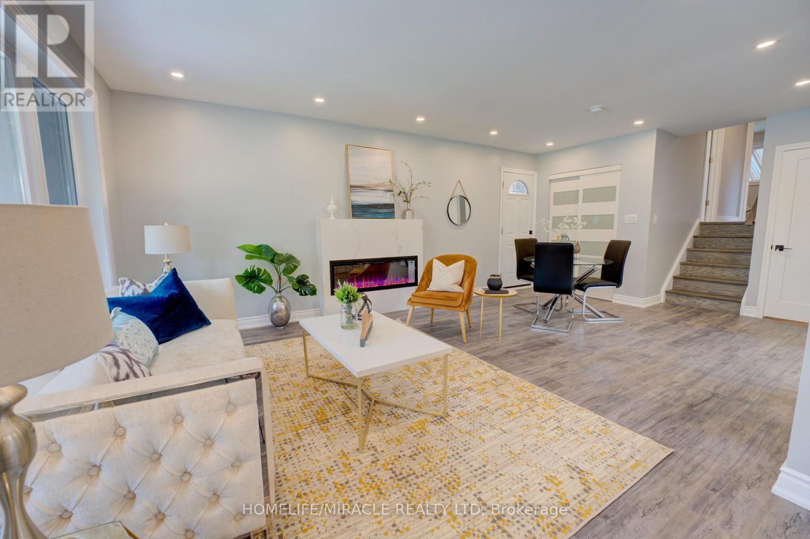 85 Silverstone Drive Property Photo 3