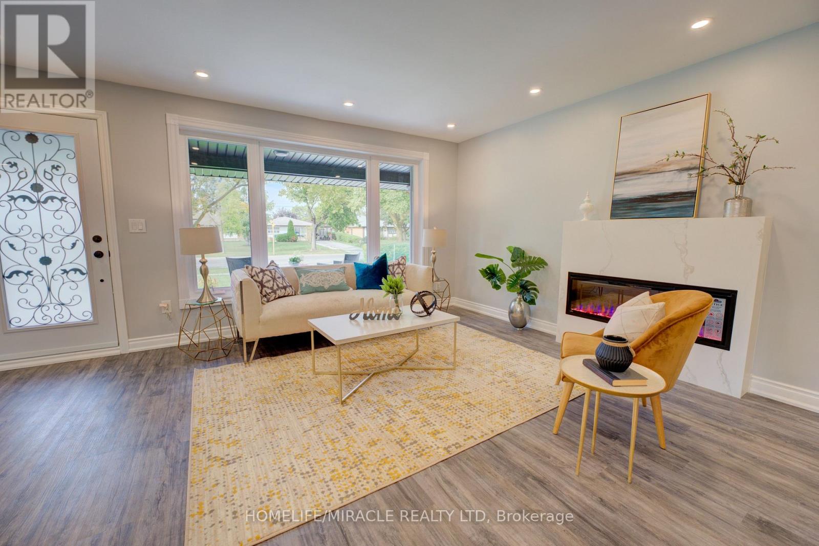 85 Silverstone Drive Property Photo 4