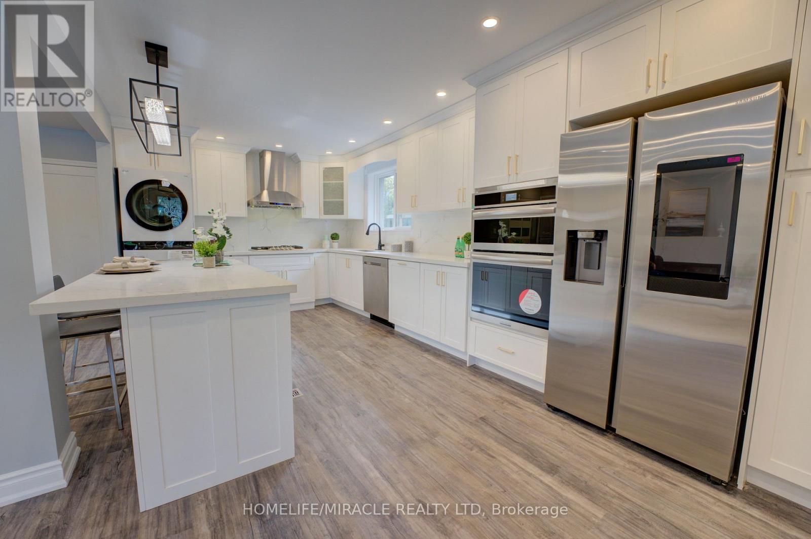 85 Silverstone Drive Property Photo 8
