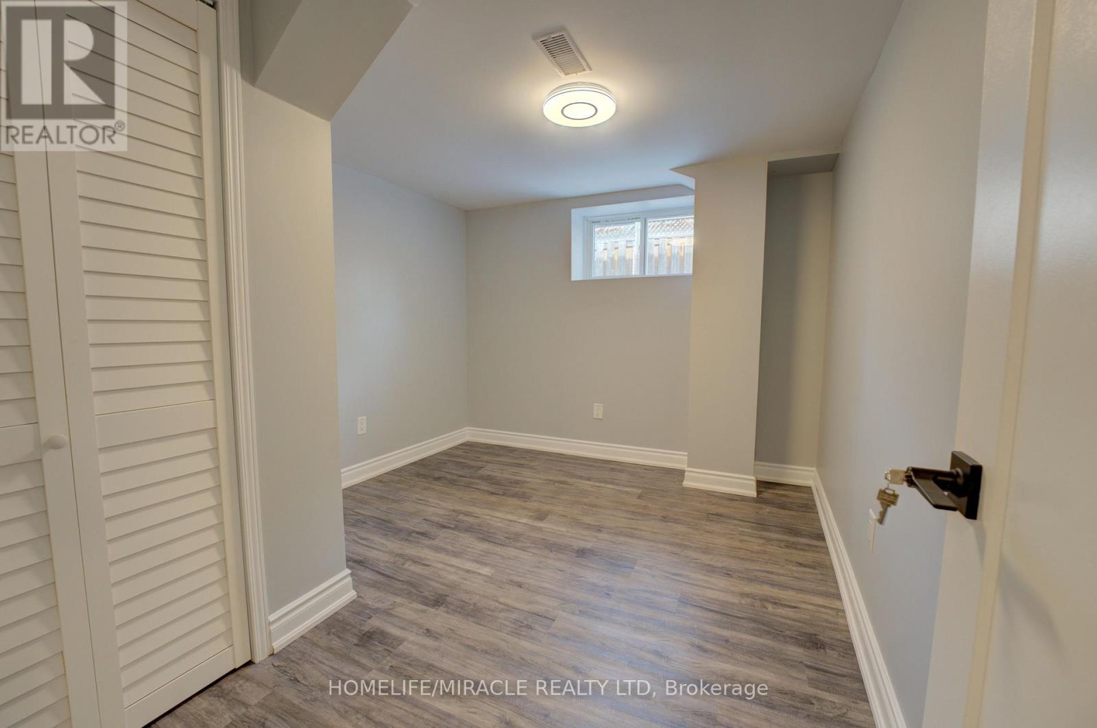 85 Silverstone Drive Property Photo 28