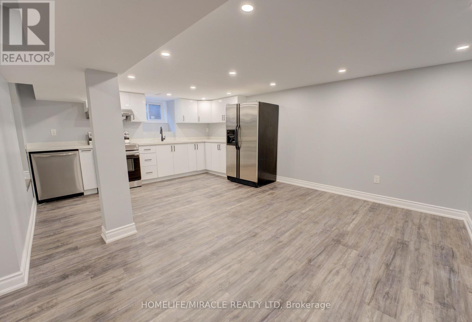 85 Silverstone Drive Property Photo 31
