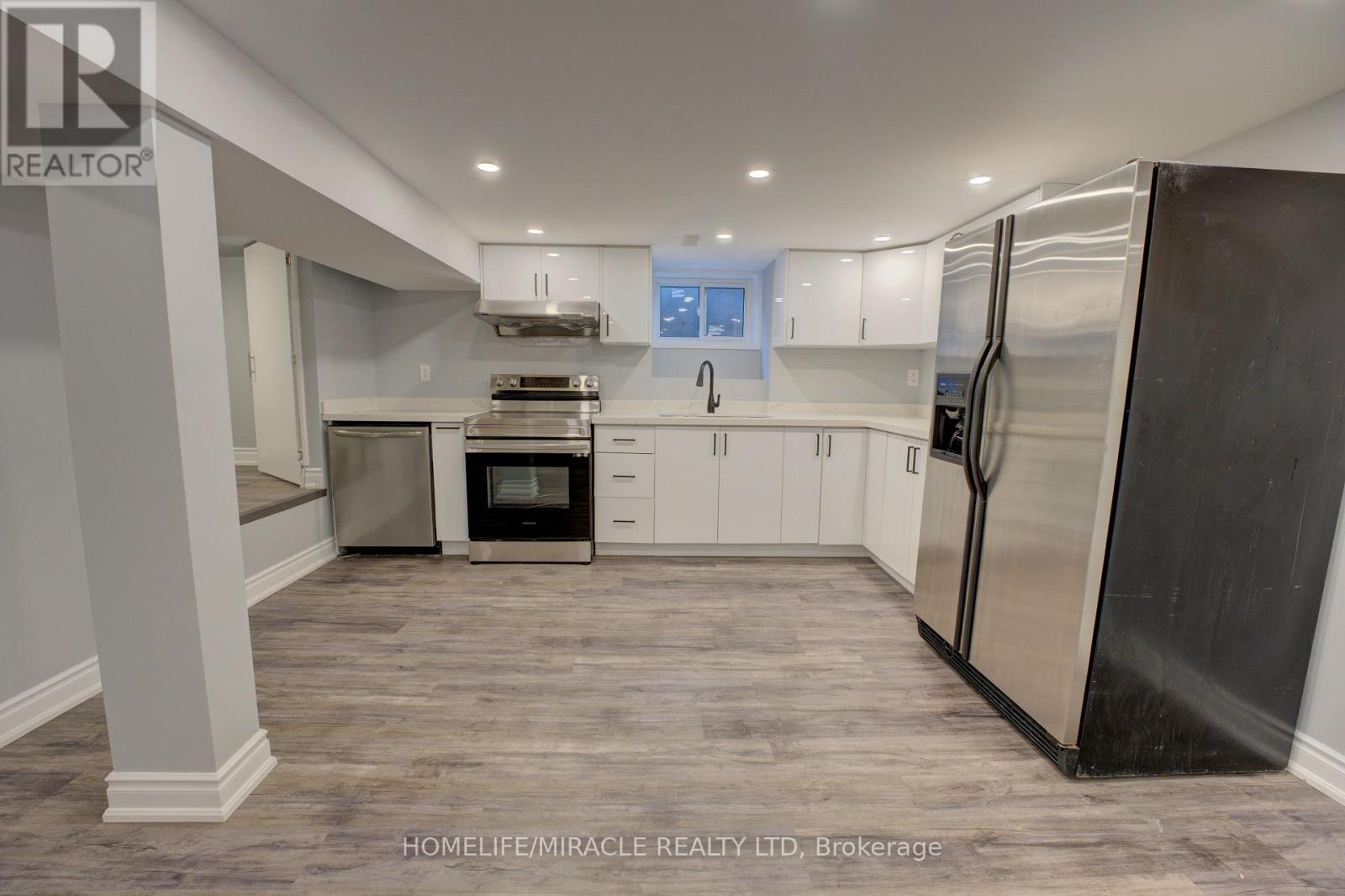 85 Silverstone Drive Property Photo 32