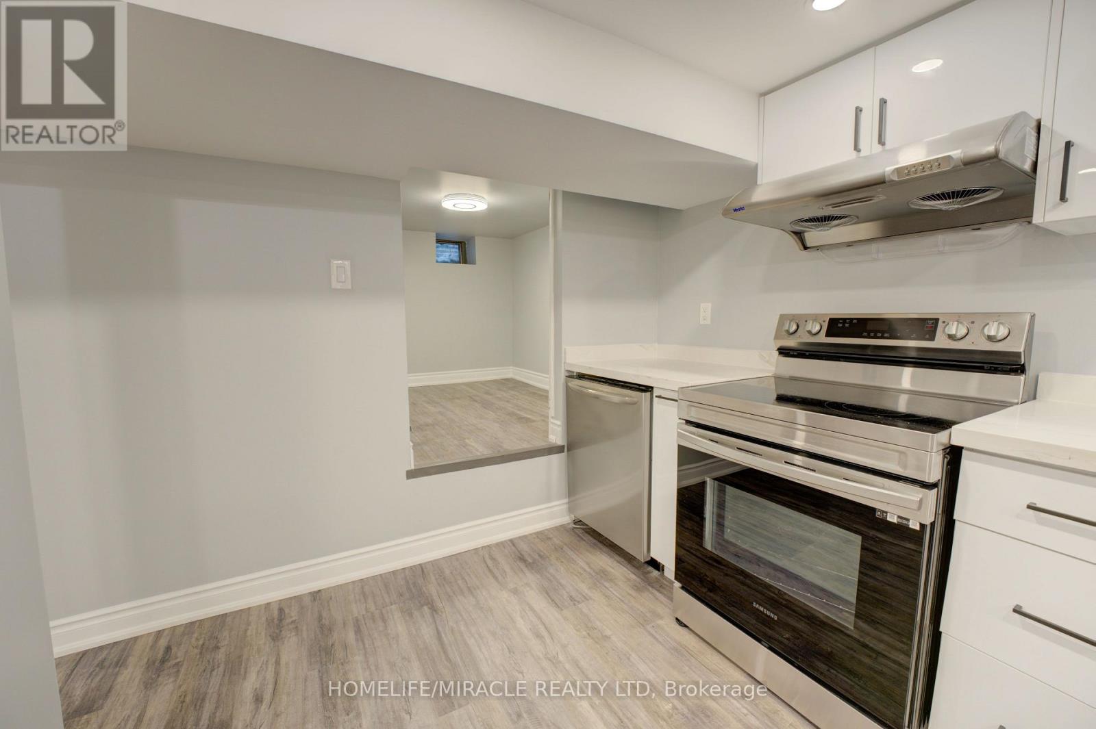 85 Silverstone Drive Property Photo 34