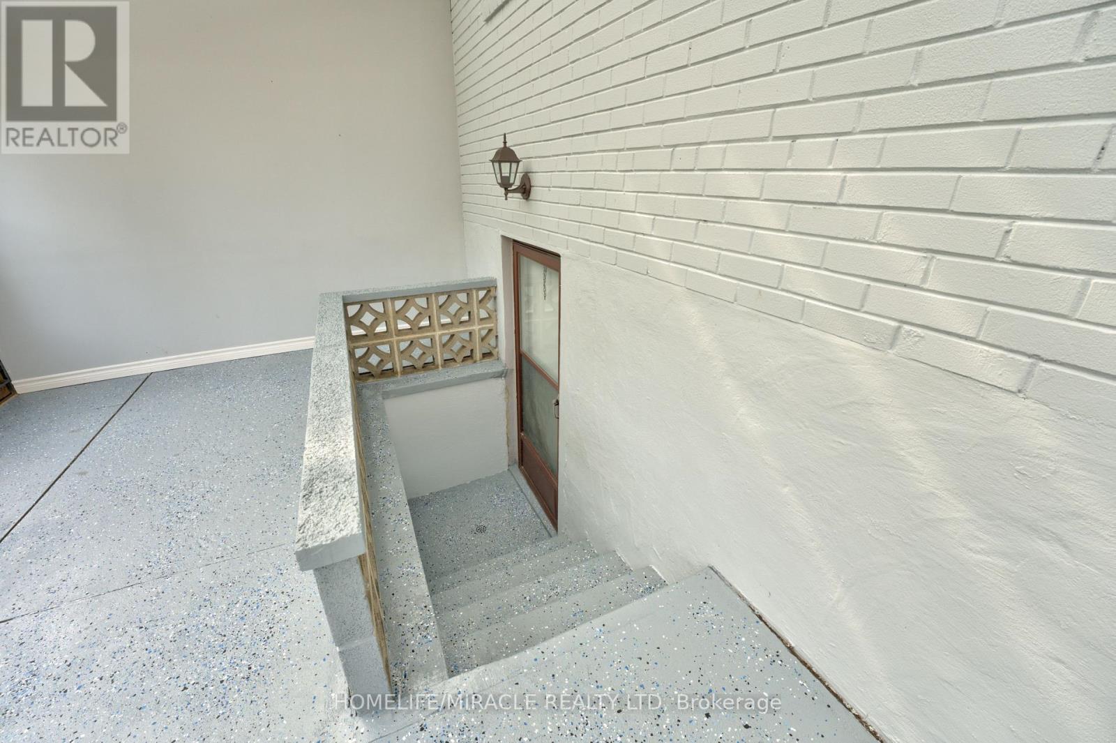 85 Silverstone Drive Property Photo 35