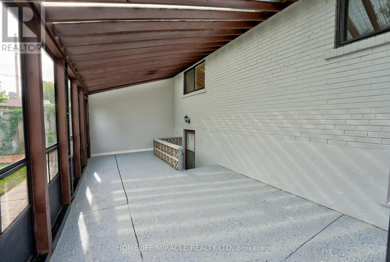 85 Silverstone Drive Property Photo 37