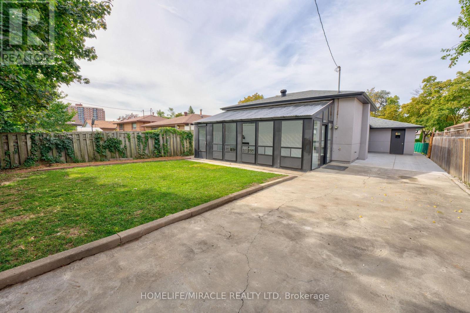 85 Silverstone Drive Property Photo 38