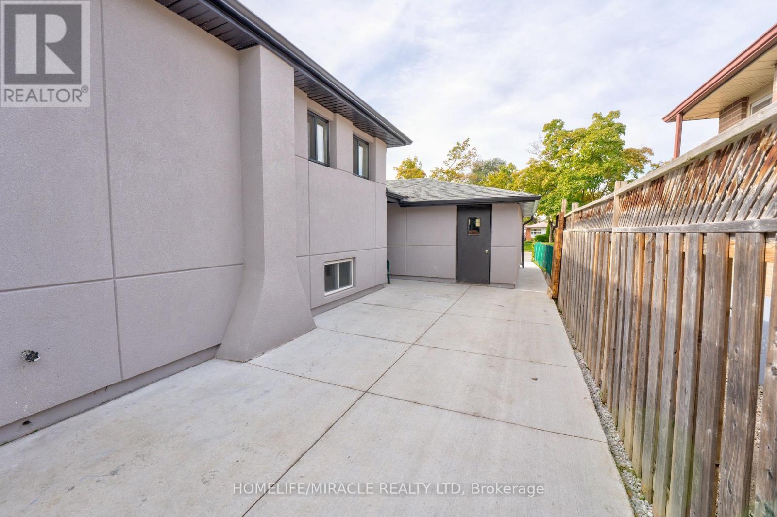 85 Silverstone Drive Property Photo 40