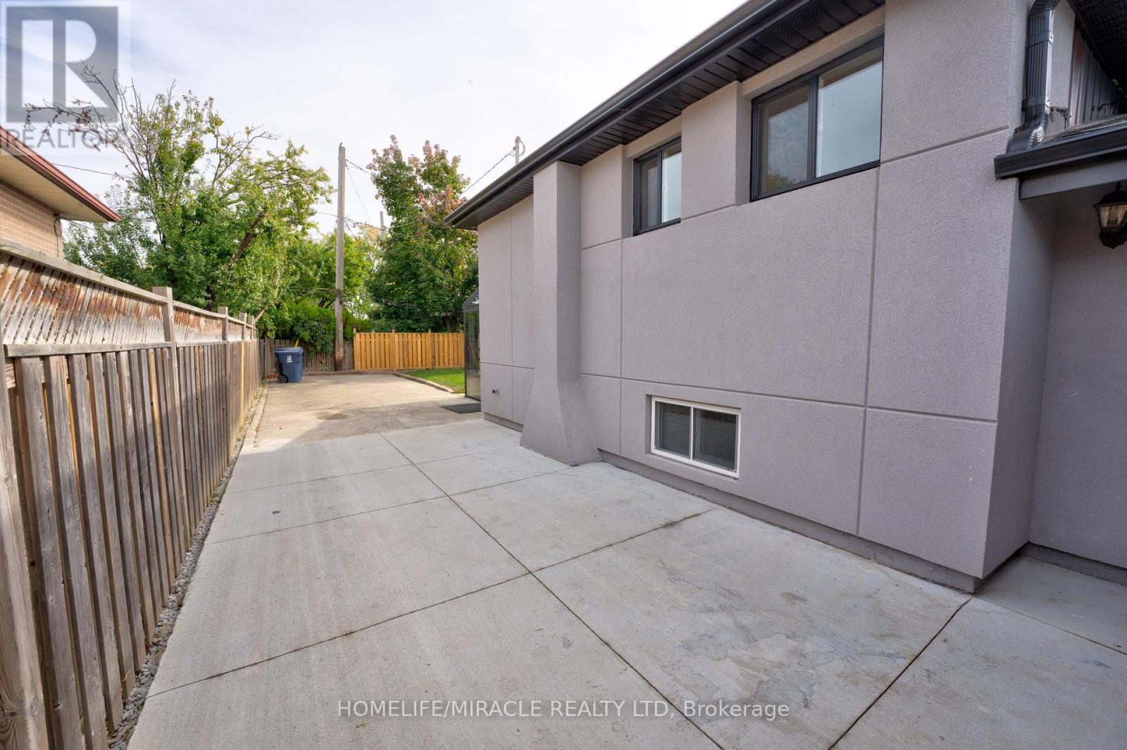 85 Silverstone Drive Property Photo 41