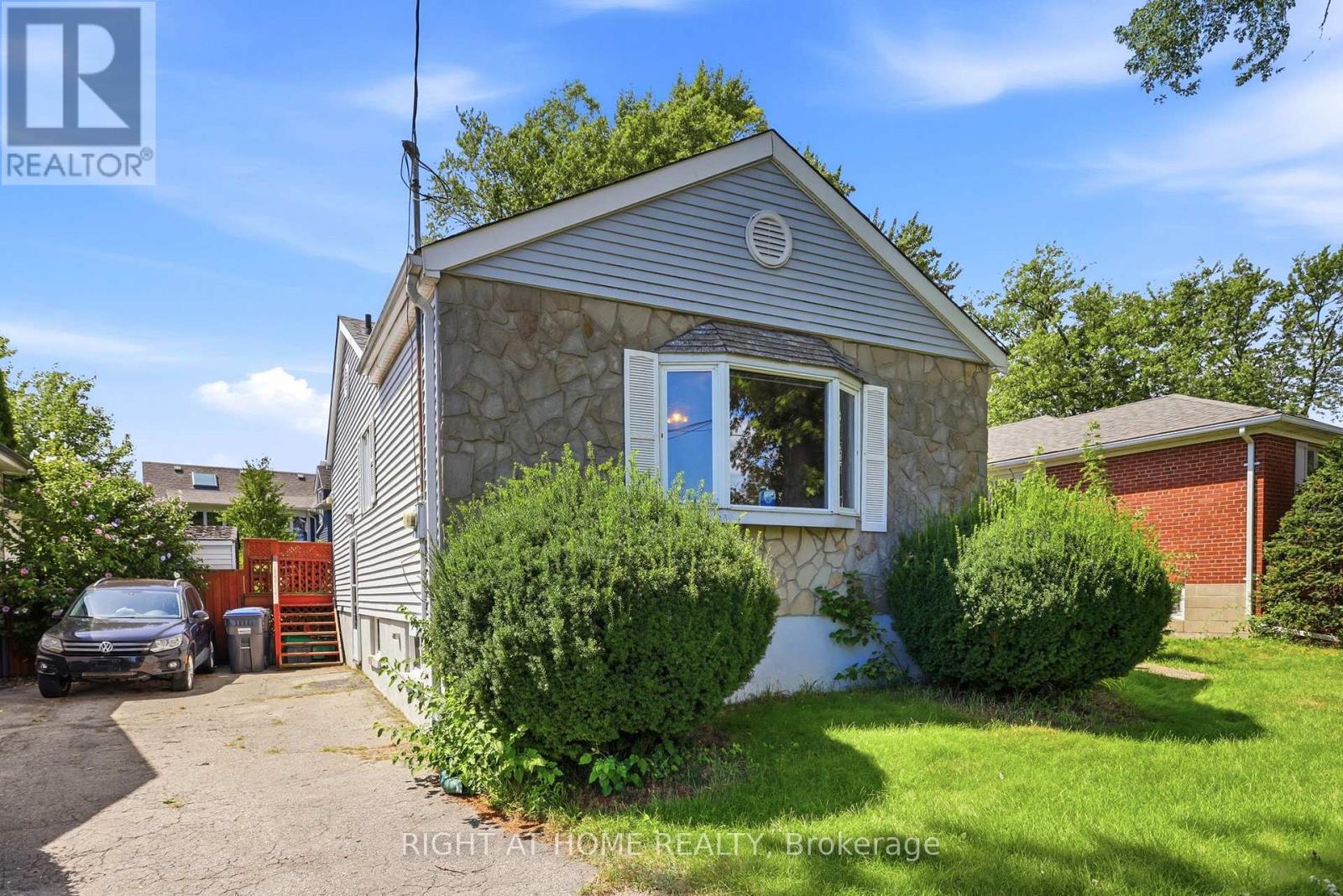 1290 Strathy Avenue Property Photo 2