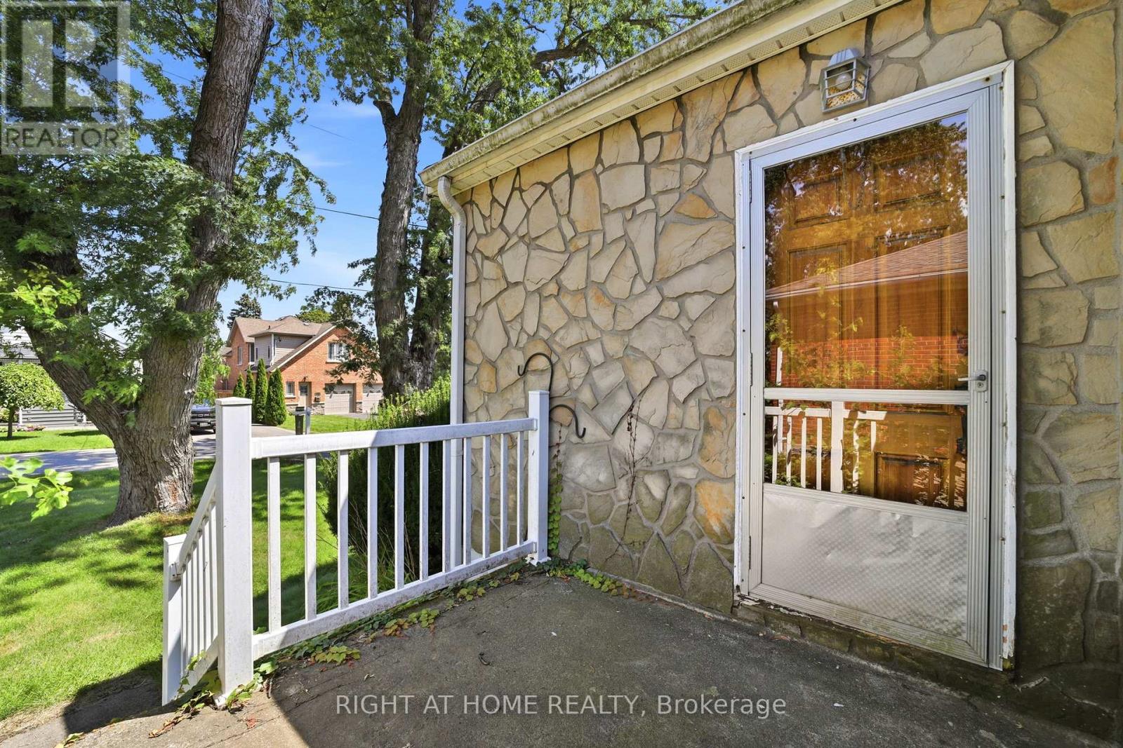 1290 Strathy Avenue Property Photo 3