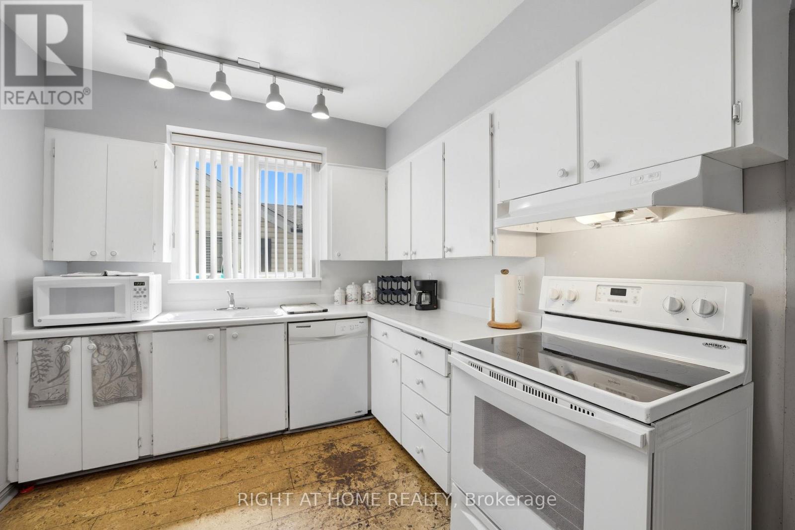 1290 Strathy Avenue Property Photo 14