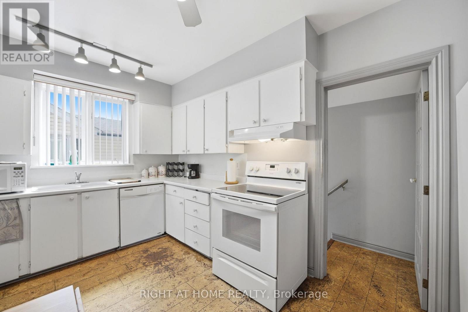 1290 Strathy Avenue Property Photo 15