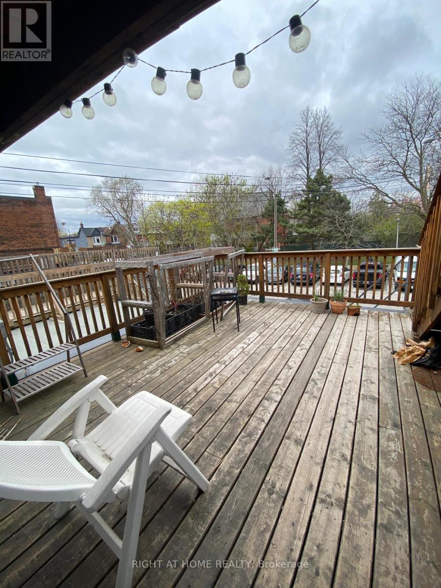 3a - 1022 Bloor Street W Property Photo 2