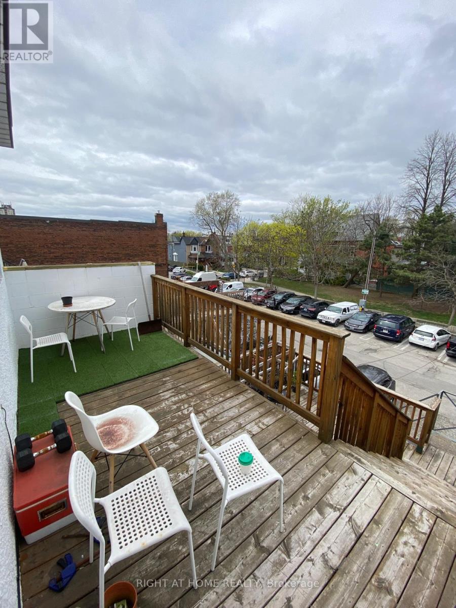 3a - 1022 Bloor Street W Property Photo 3