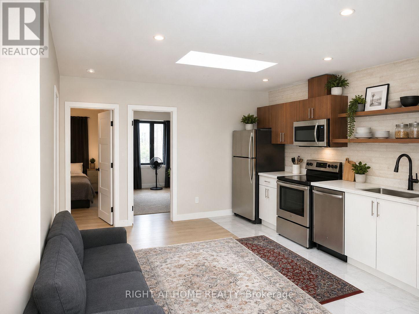 3a - 1022 Bloor Street W Property Photo 4