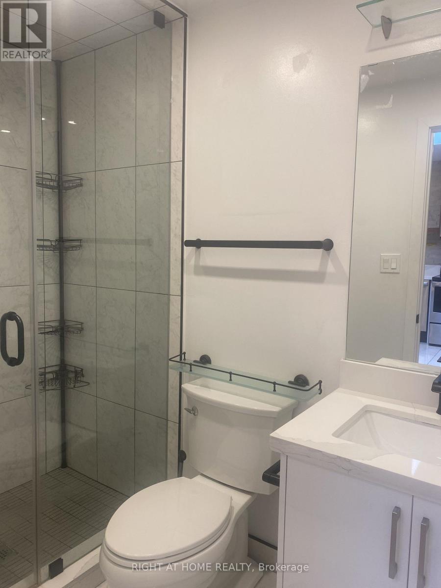 3a - 1022 Bloor Street W Property Photo 7