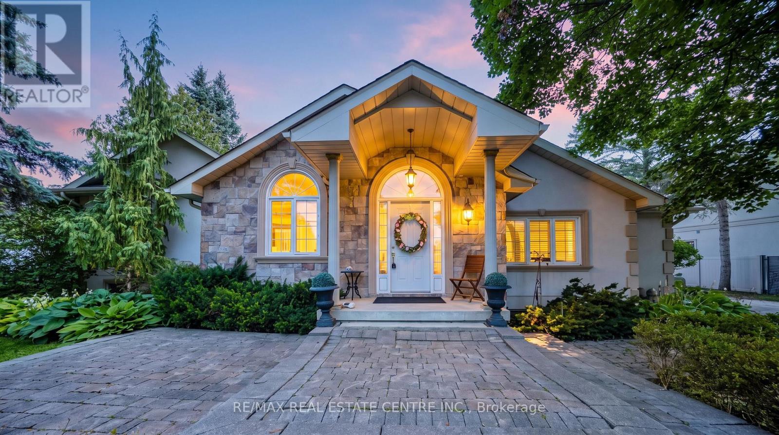 6961 Second Line W Property Photo 1