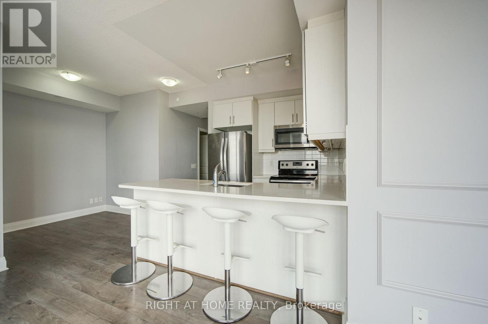 1807 - 15 Zorra Street Property Photo 10