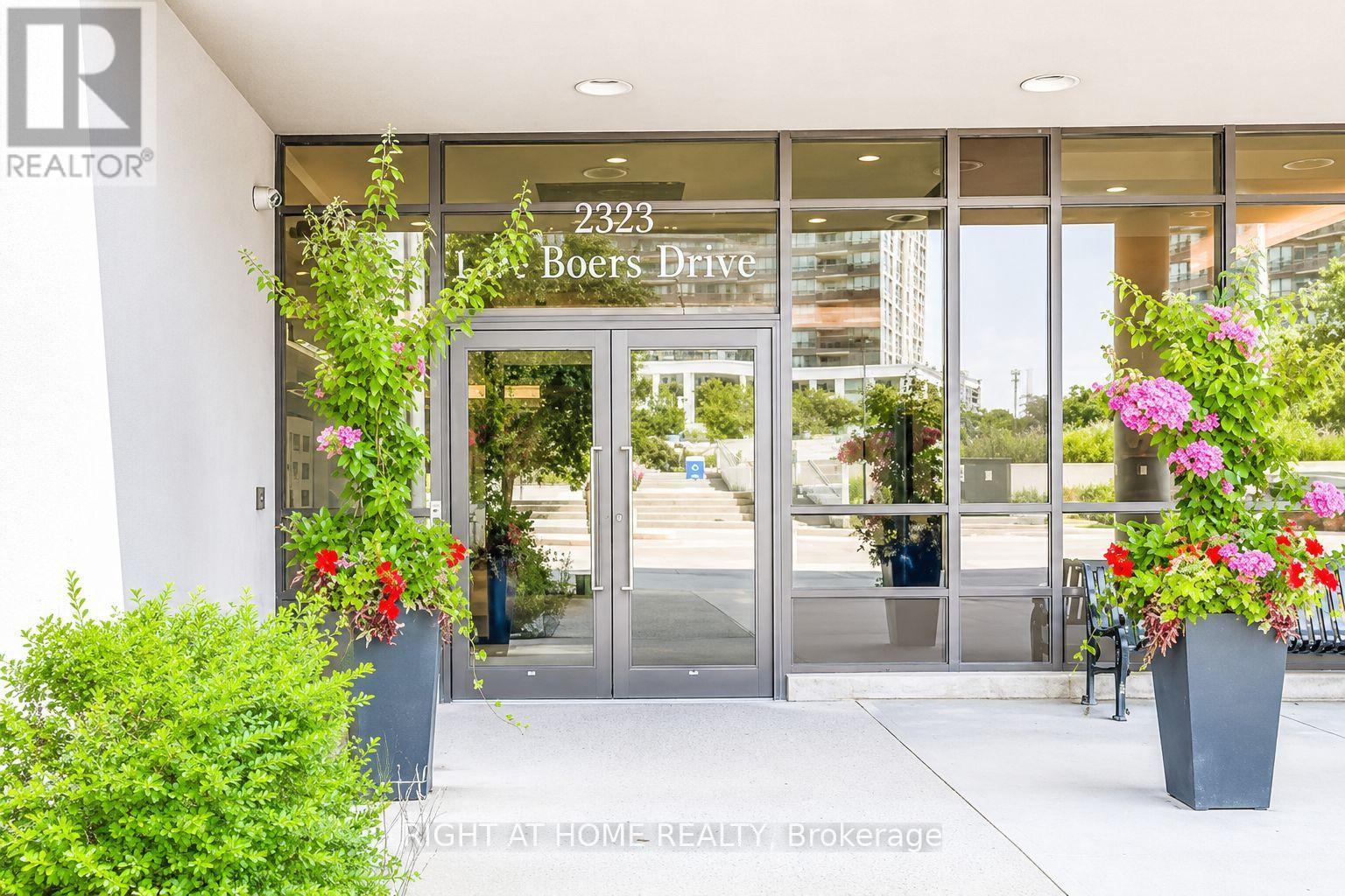 608 - 1 De Boers Drive Property Photo 2