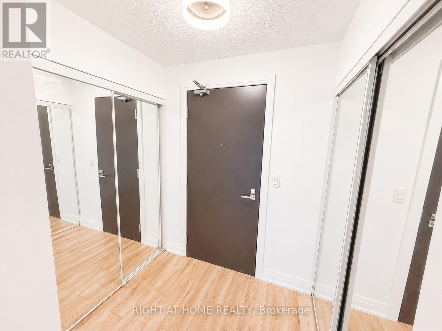 608 - 1 De Boers Drive Property Photo 4