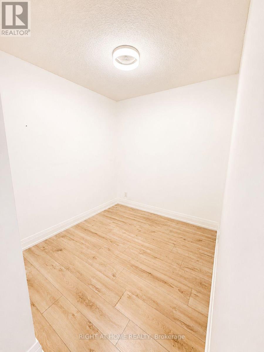 608 - 1 De Boers Drive Property Photo 8