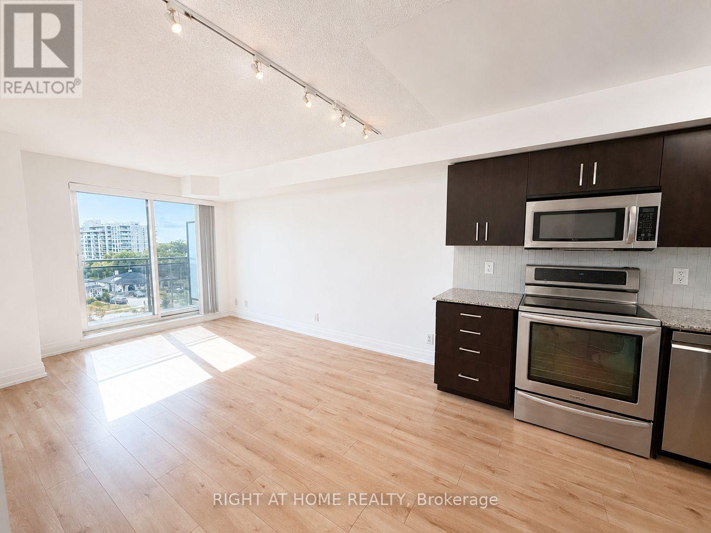 608 - 1 De Boers Drive Property Photo 10
