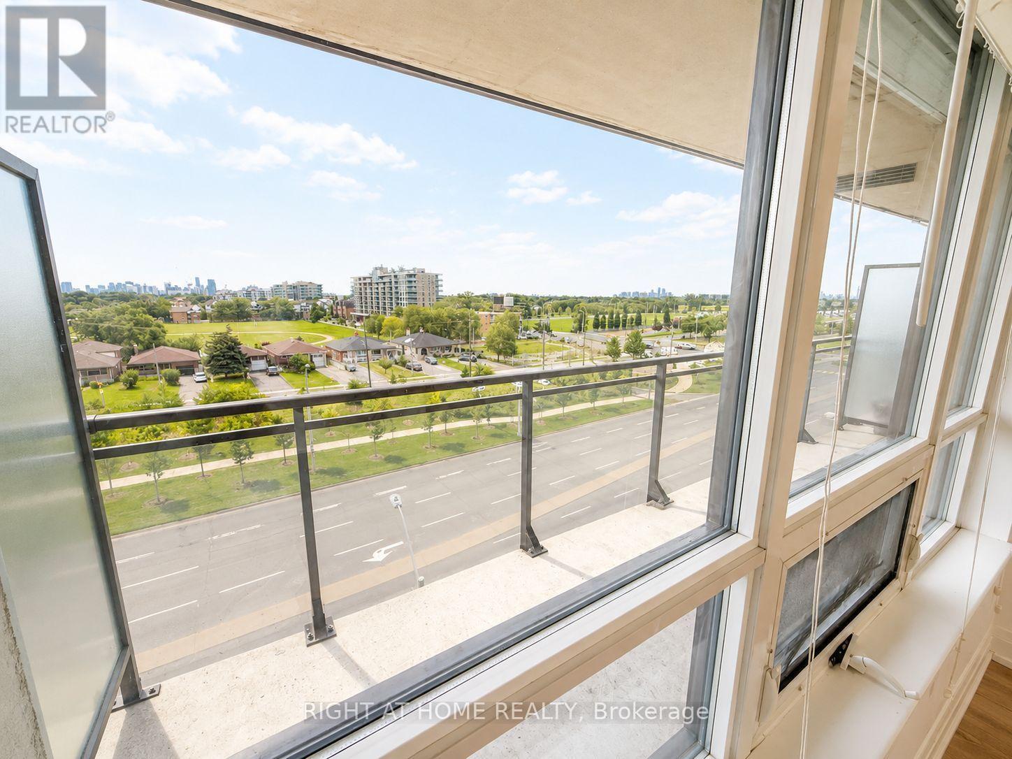 608 - 1 De Boers Drive Property Photo 12