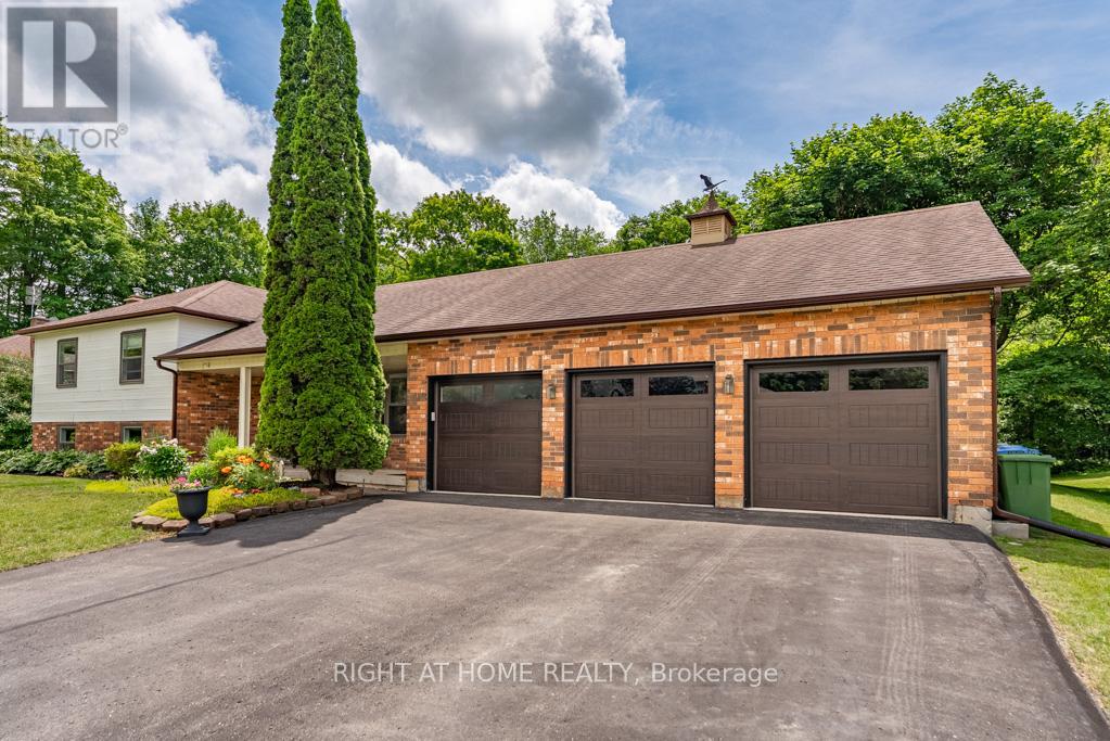 16 Snowberry Court Property Photo 1