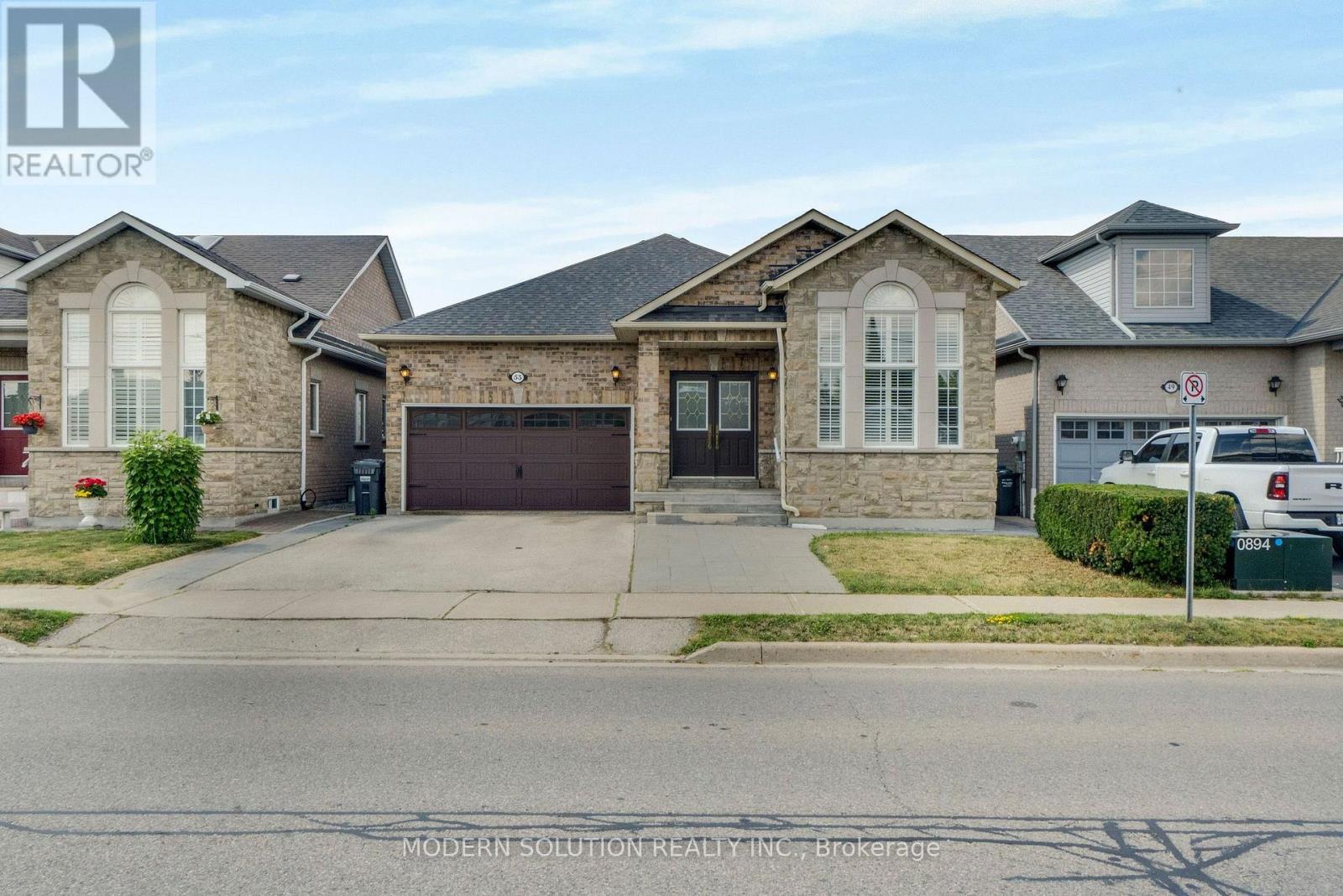 53 ELLWOOD DRIVE W