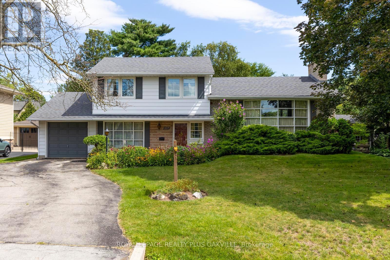 227 Sandwell Drive Property Photo 1
