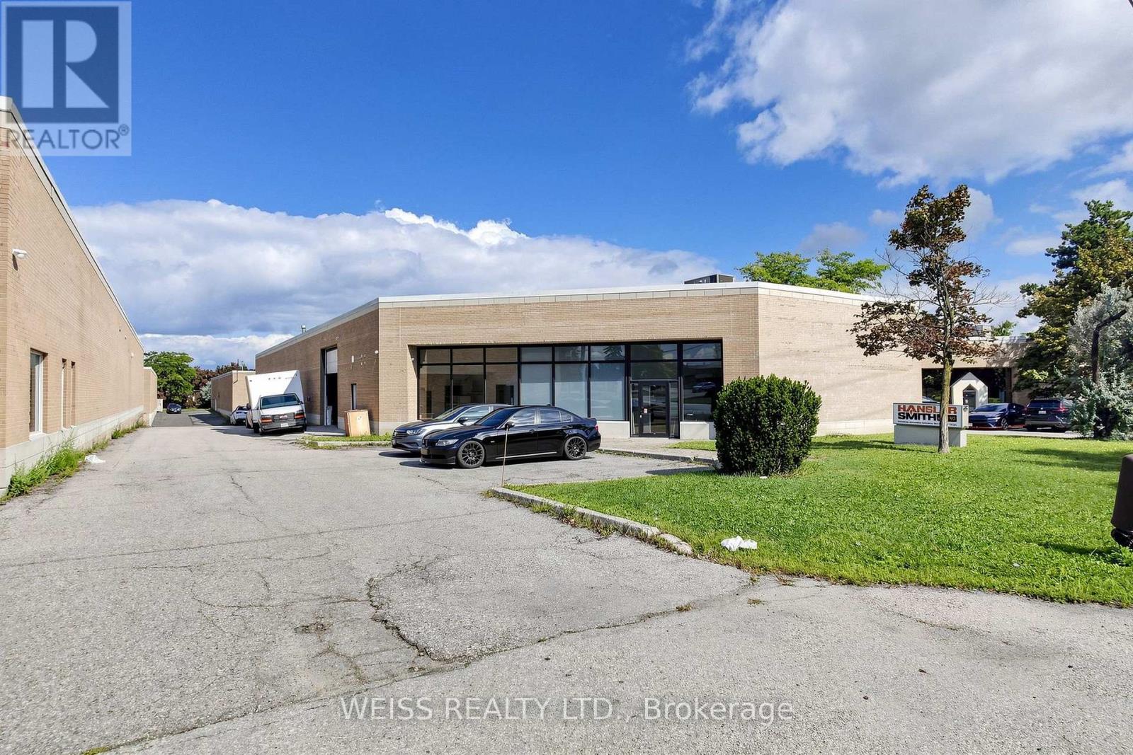 1581 Courtneypark Drive E Property Photo 1