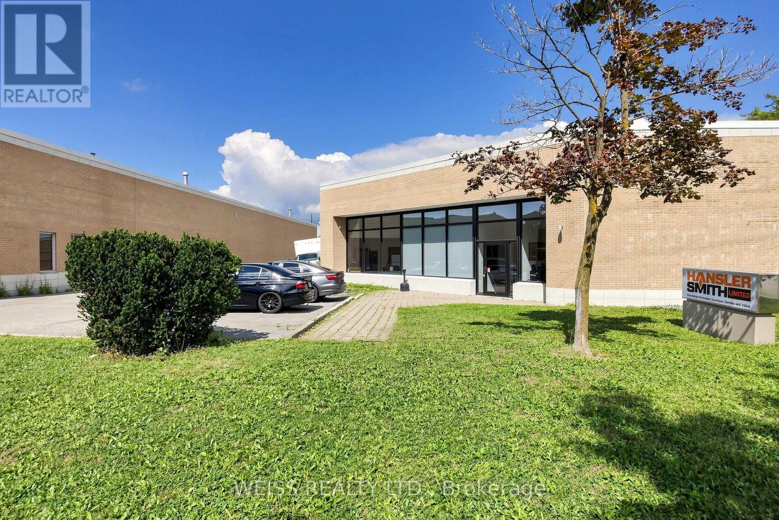 1581 Courtneypark Drive E Property Photo 2