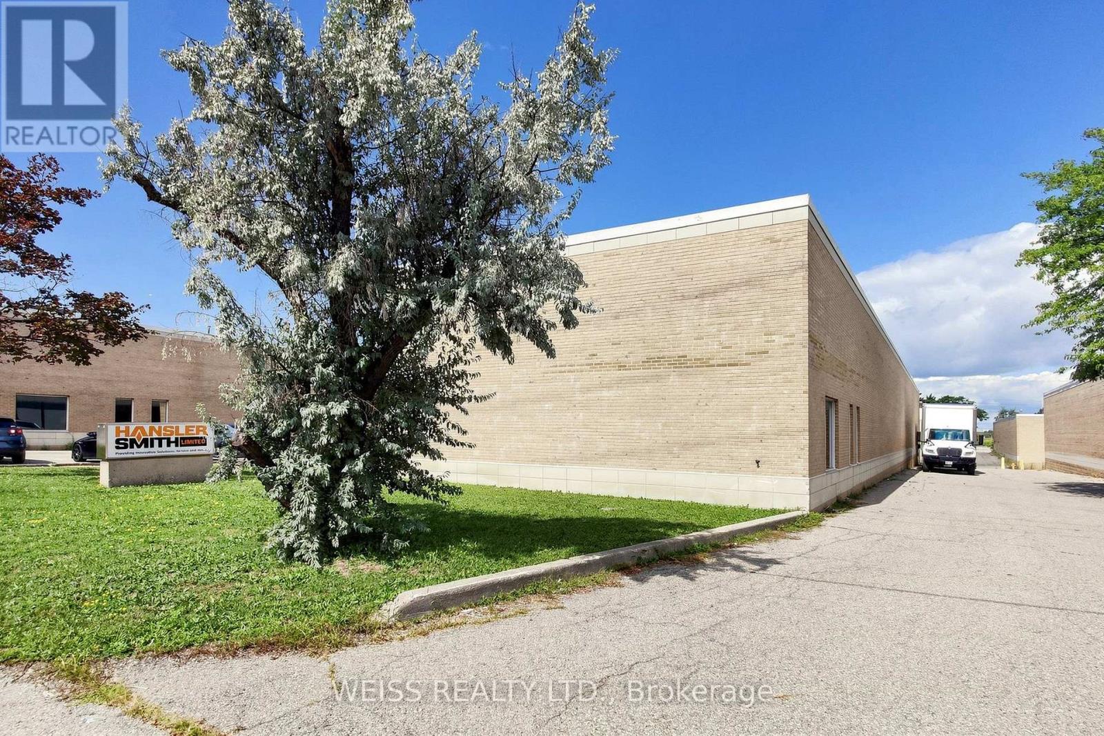 1581 Courtneypark Drive E Property Photo 3