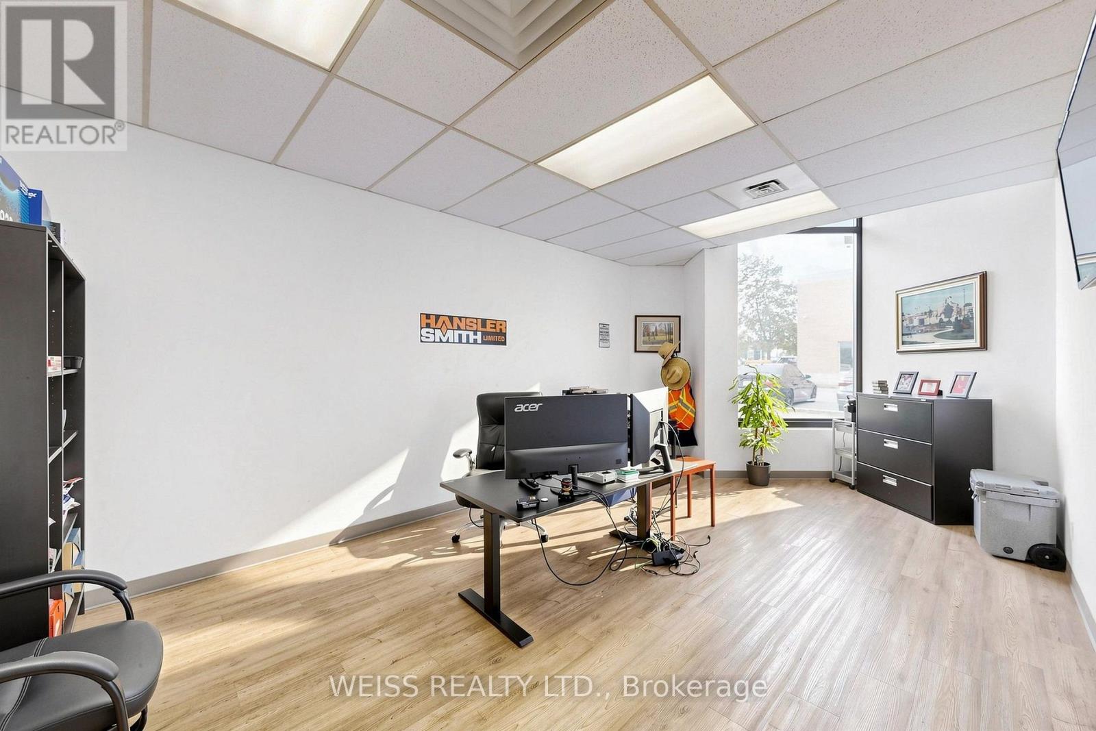 1581 Courtneypark Drive E Property Photo 12