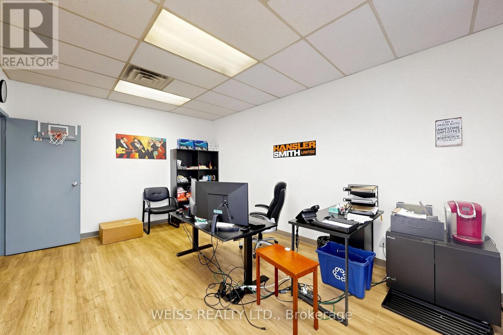 1581 Courtneypark Drive E Property Photo 13