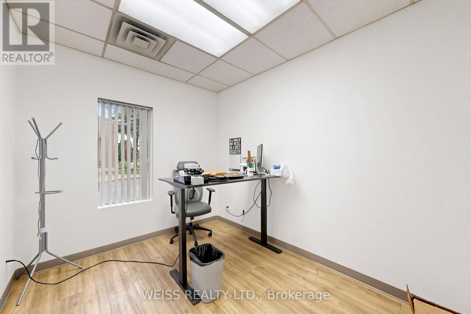 1581 Courtneypark Drive E Property Photo 14