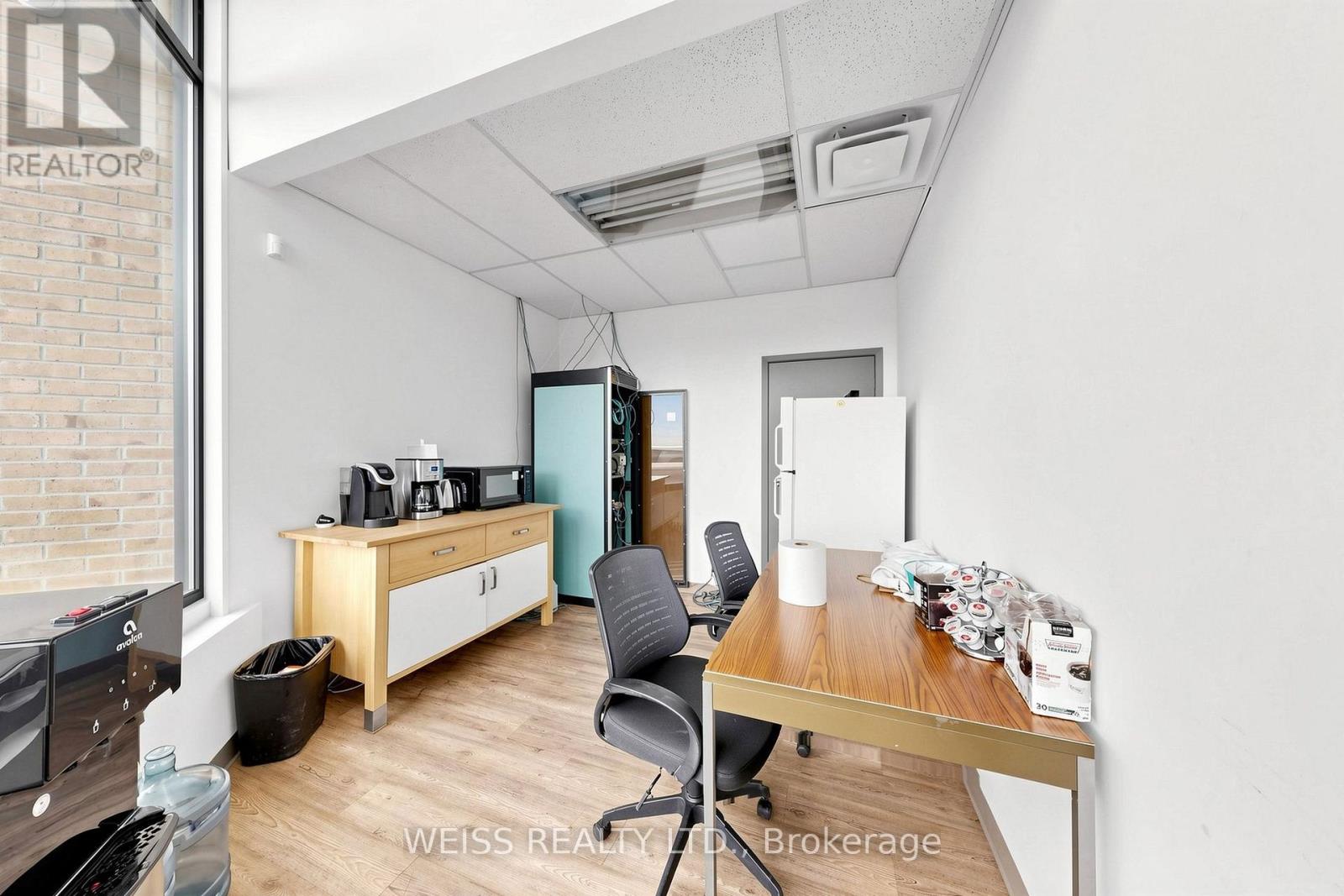 1581 Courtneypark Drive E Property Photo 17