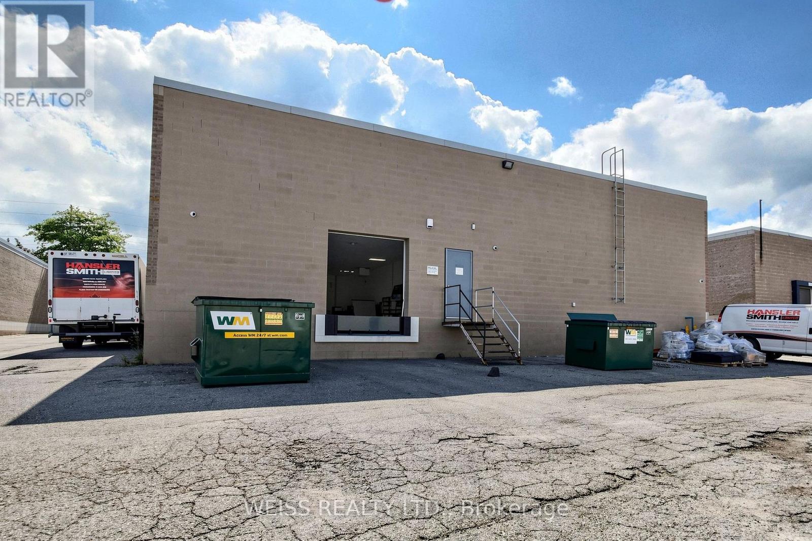 1581 Courtneypark Drive E Property Photo 18