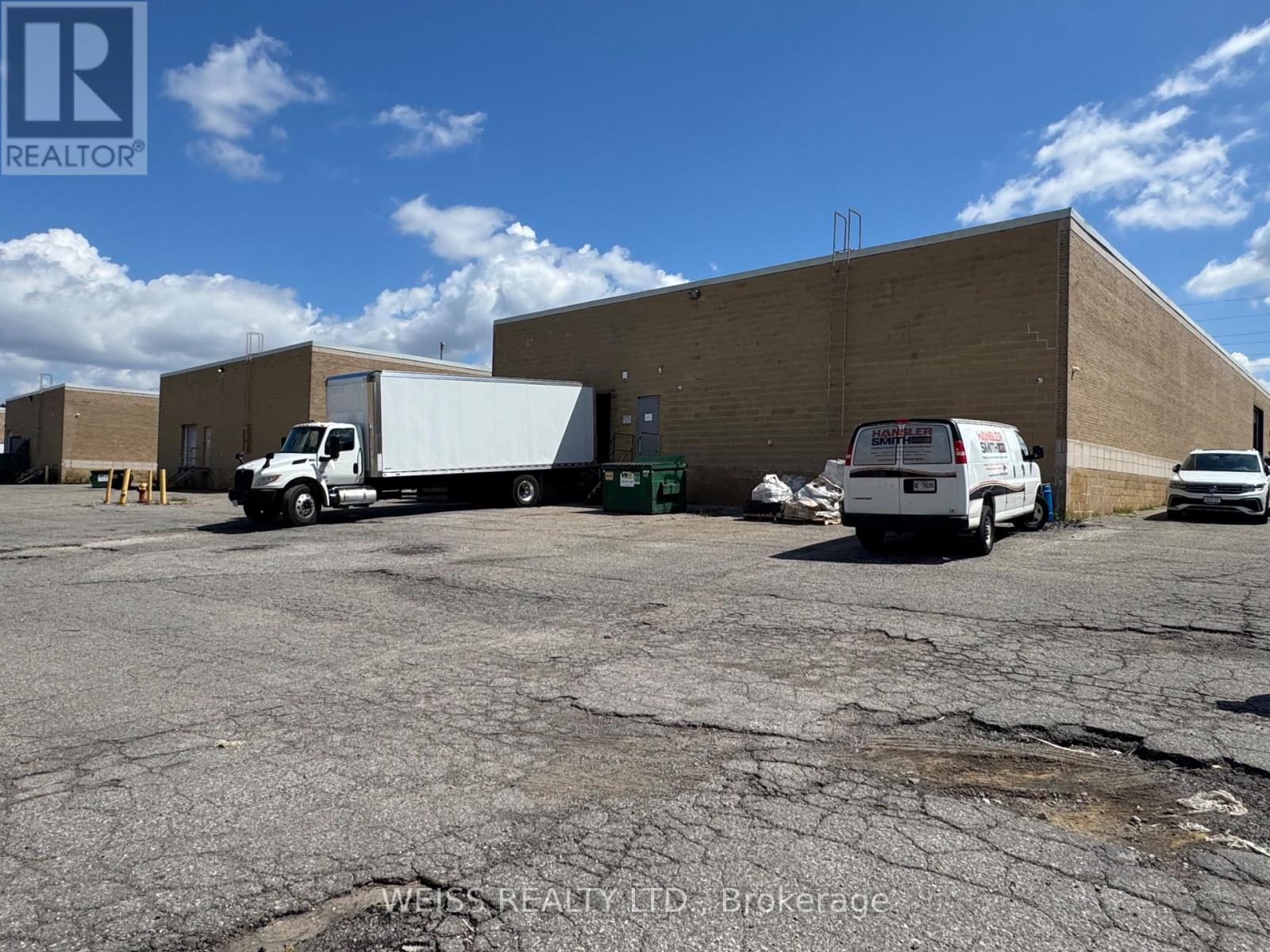 1581 Courtneypark Drive E Property Photo 20