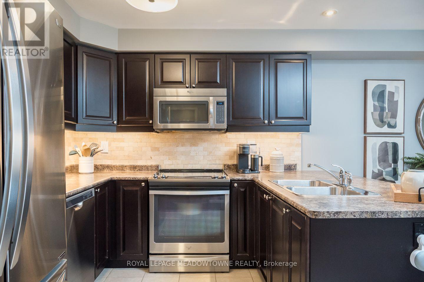 275 Eves Gate Property Photo 16