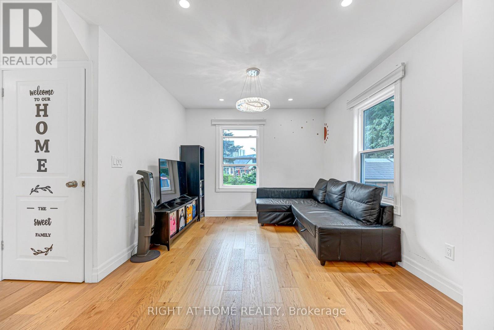 121 Hearst Circle Property Photo 8