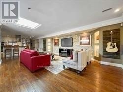 453 Brant Street Property Photo 11