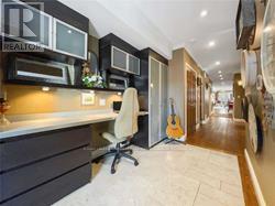453 Brant Street Property Photo 15