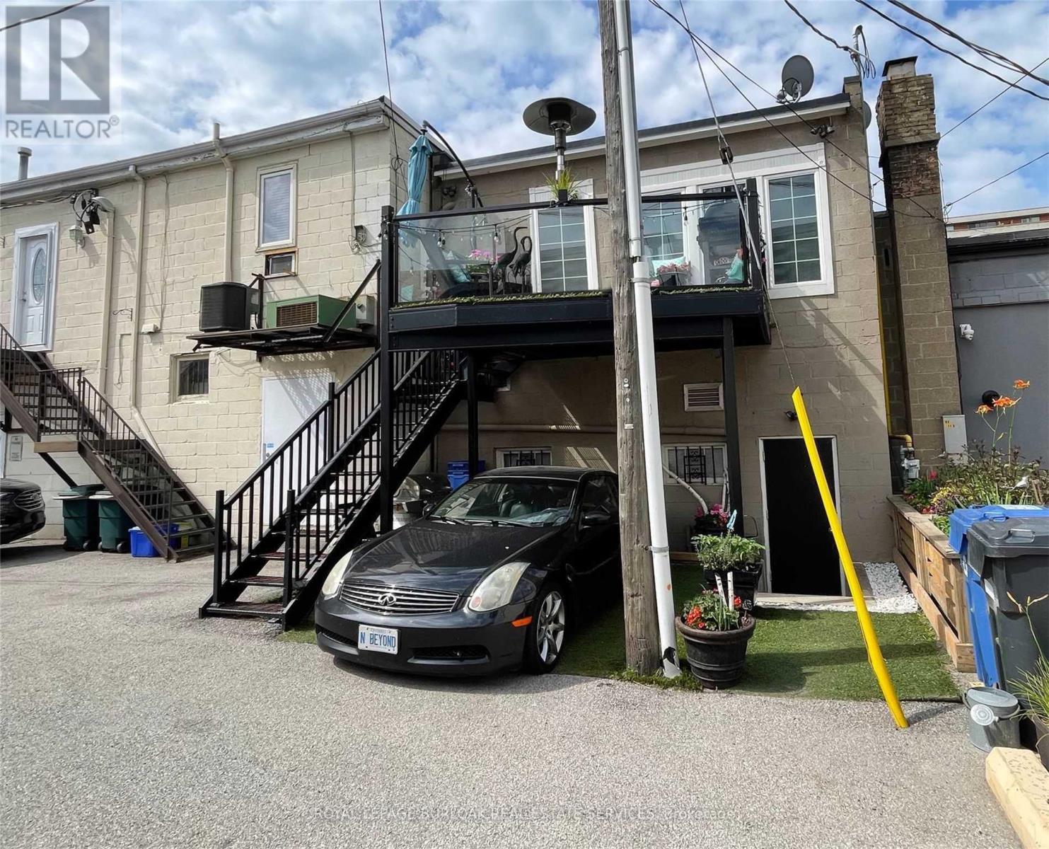 453 Brant Street Property Photo 18