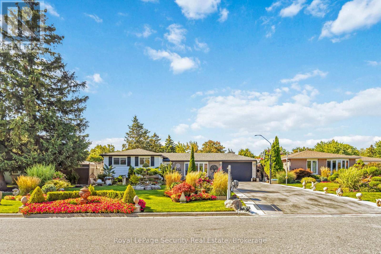 53 Dunblaine Crescent Property Photo 1
