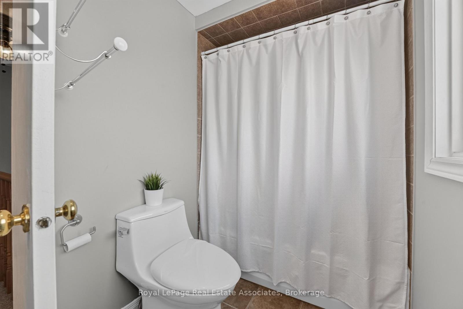 8 Horsham Street Property Photo 32