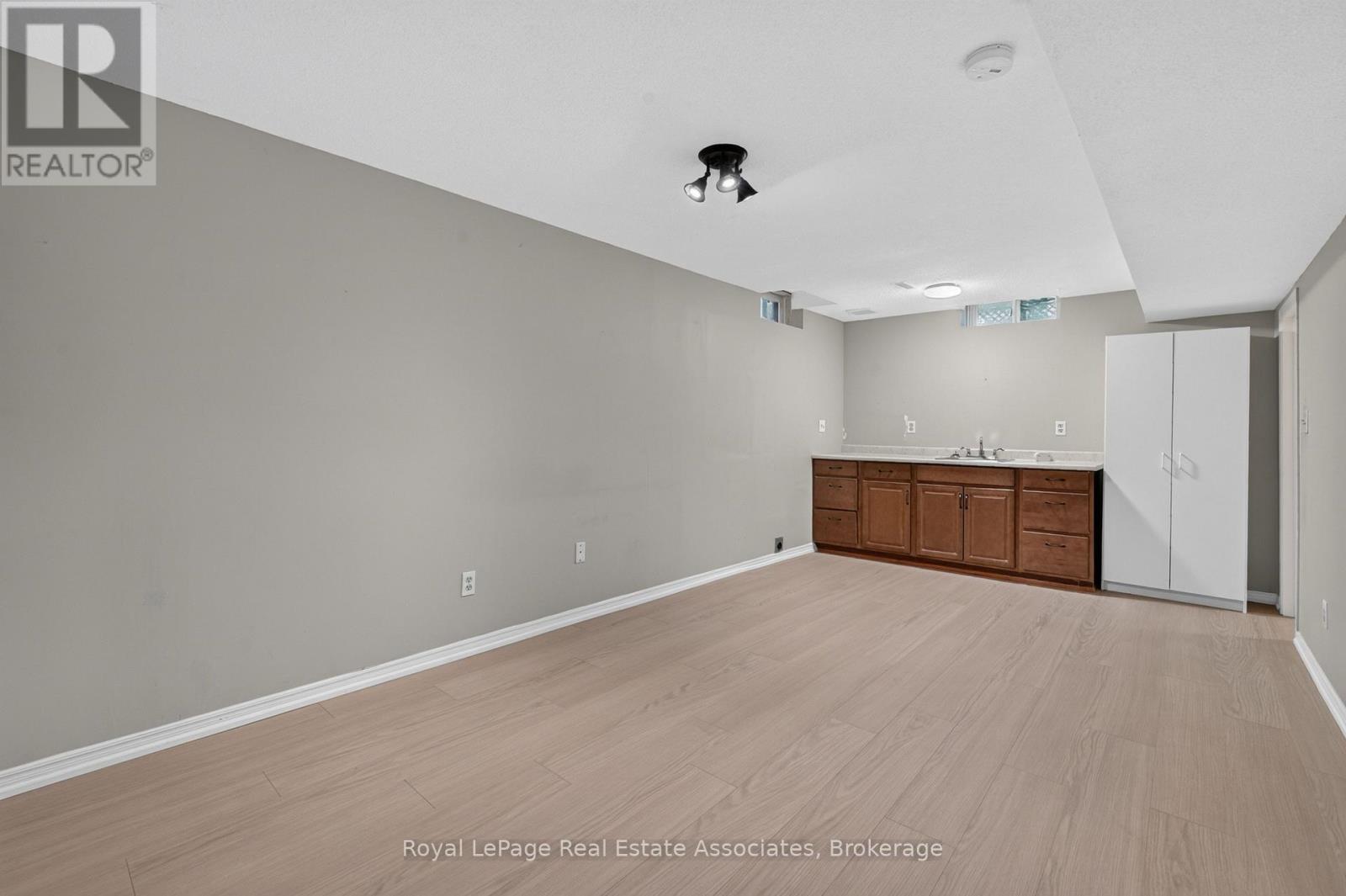 8 Horsham Street Property Photo 37